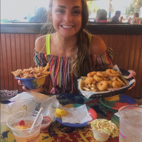 ♡ MEET YOUR POSHER ♡ - Picture 4 of 4